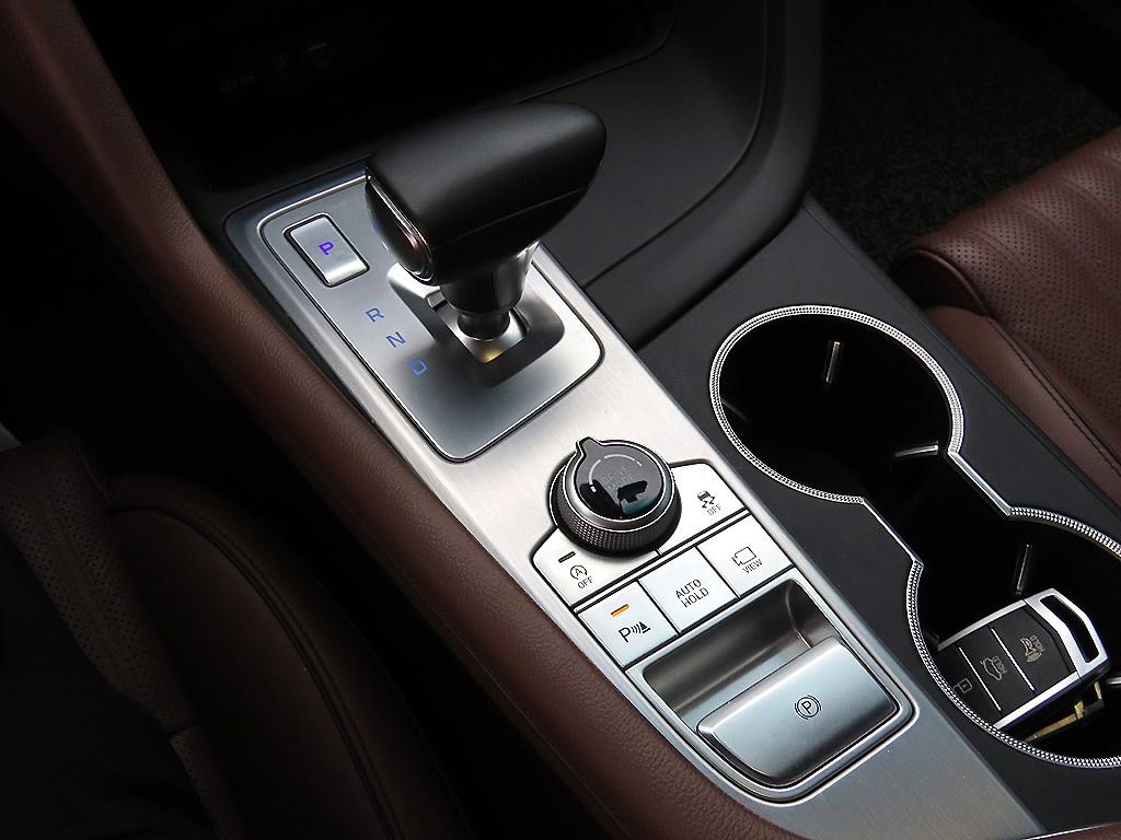 Genesis G70 - Vista 10