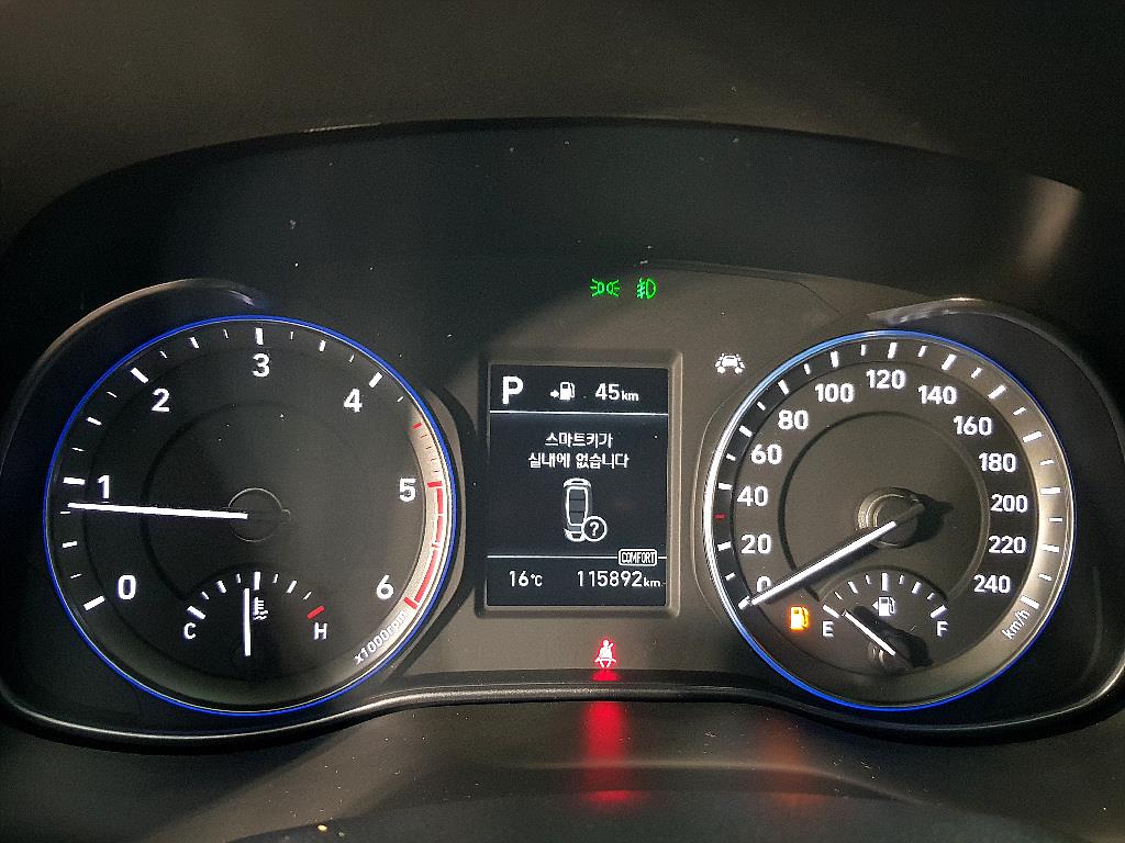HYUNDAI Kona - Vista 7