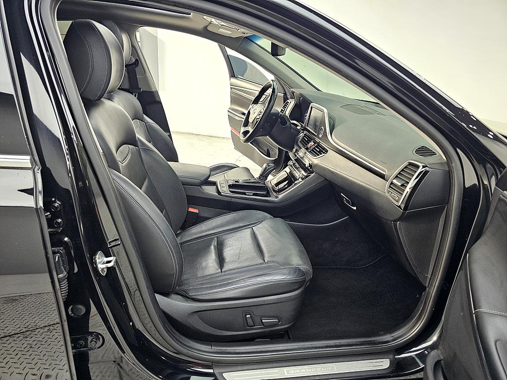 HYUNDAI Grandeur - Vista 11