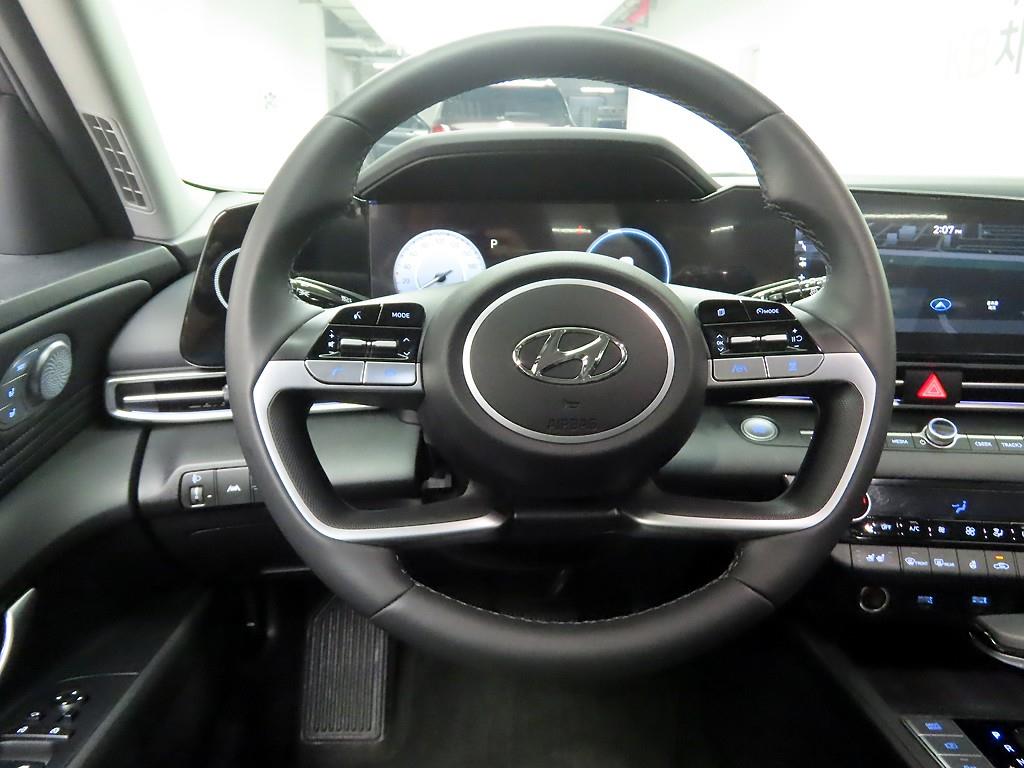 HYUNDAI Avante - Vista 8
