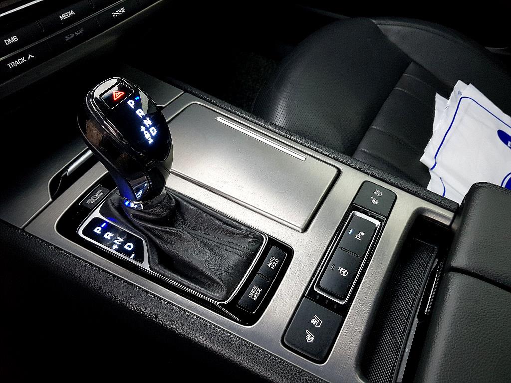 HYUNDAI Genesis - Vista 12