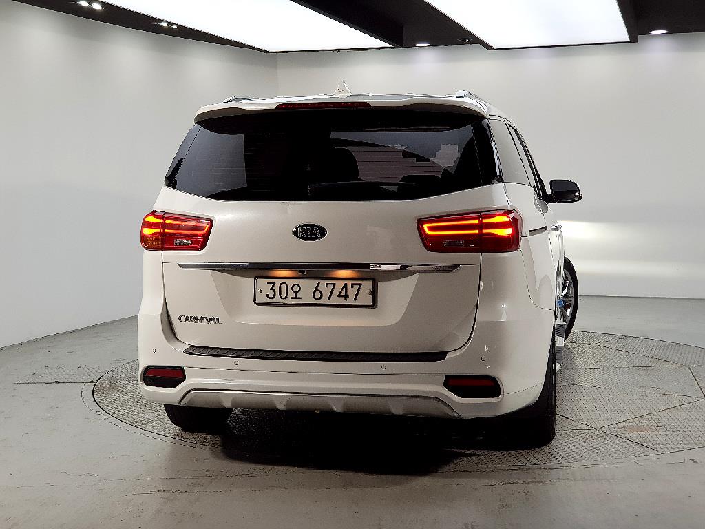KIA Carnival - Vista 3