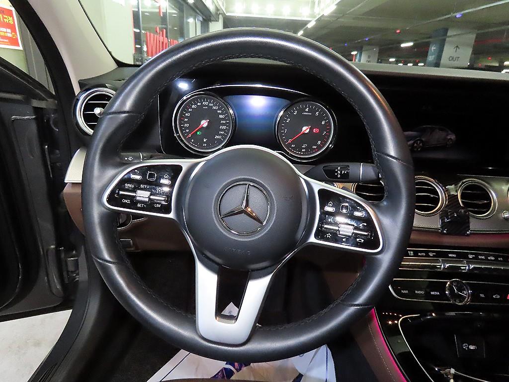 Mercedes Benz E class - Vista 8