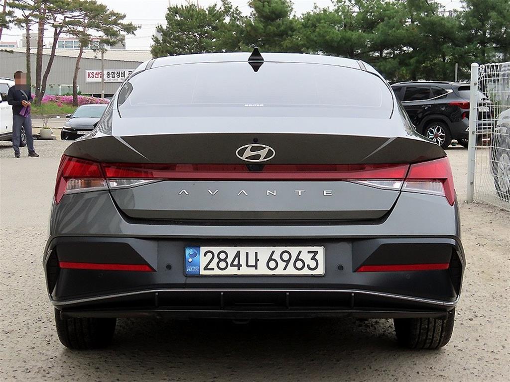 HYUNDAI Avante - Vista 4