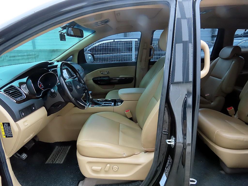 KIA Carnival - Vista 5