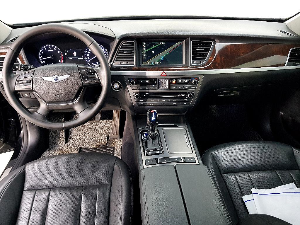 HYUNDAI Genesis - Vista 5
