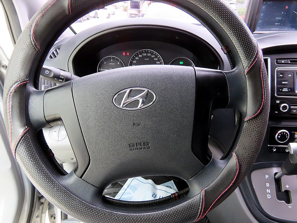 HYUNDAI Starex - Vista 8