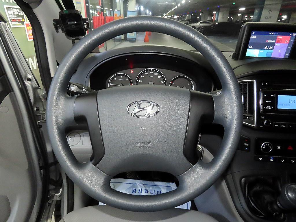 HYUNDAI Starex - Vista 8