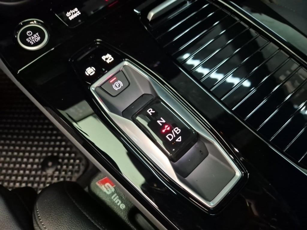 Audi Q6 e-tron - Vista 8