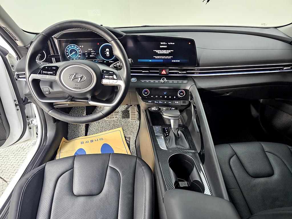 HYUNDAI Avante - Vista 5