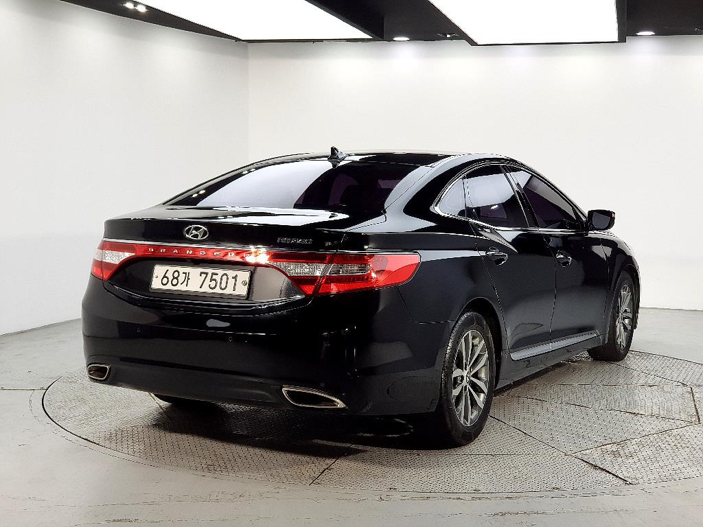 HYUNDAI Grandeur - Vista 4