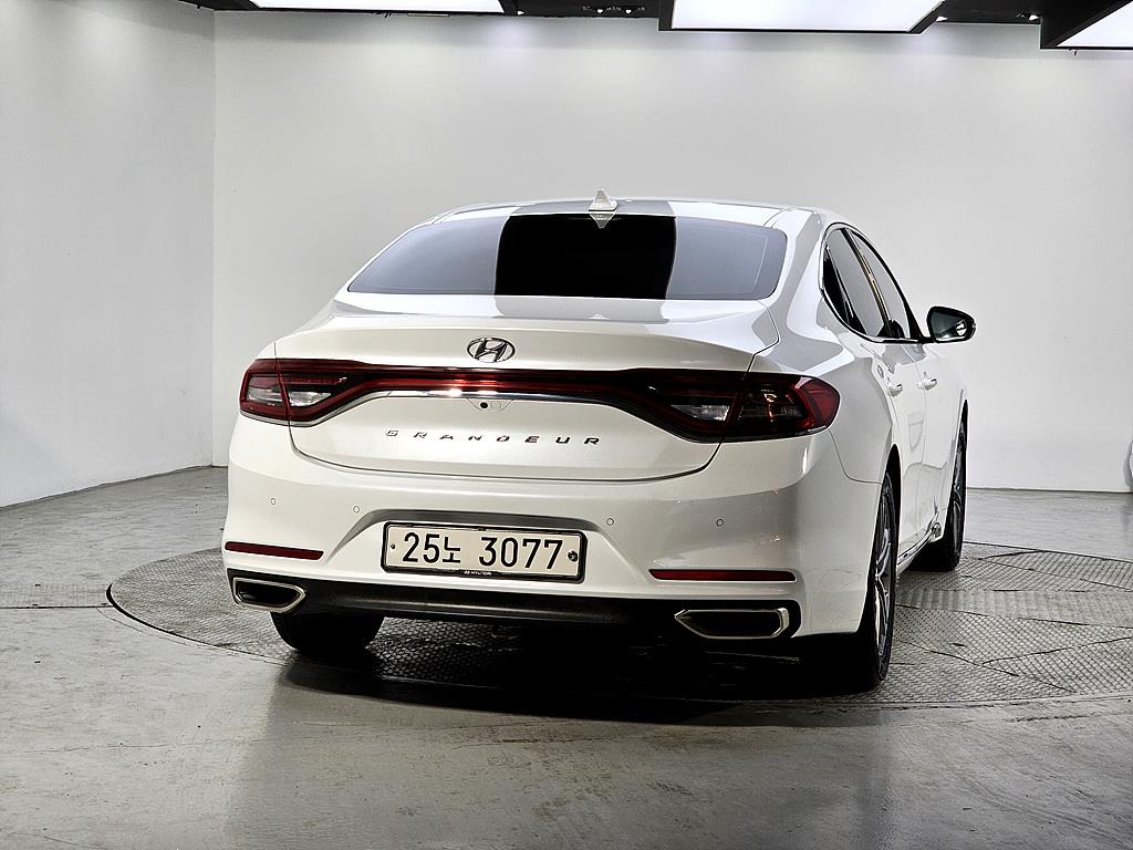 HYUNDAI Grandeur - Vista 3