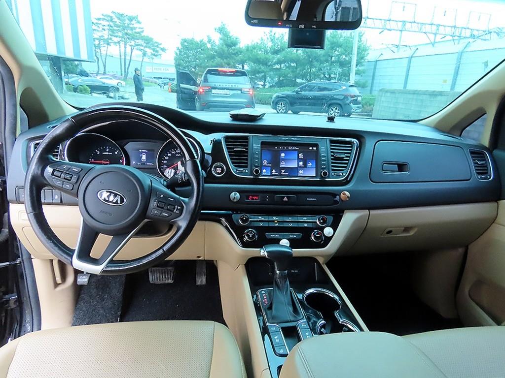 KIA Carnival - Vista 8