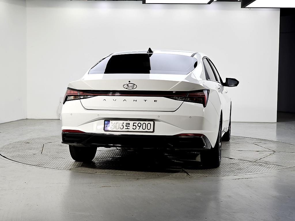 HYUNDAI Avante - Vista 3