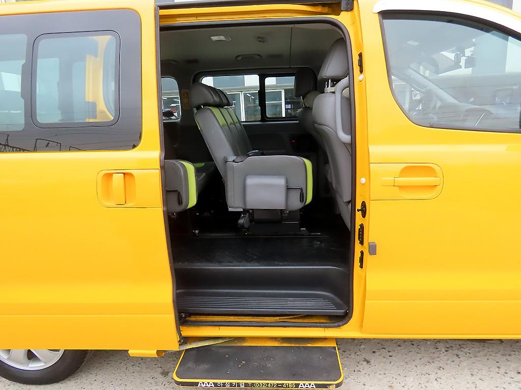HYUNDAI Starex - Vista 6