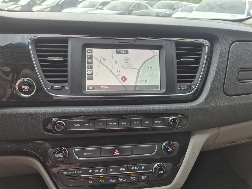 KIA Carnival - Vista 10