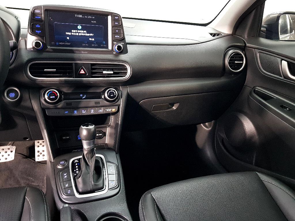 HYUNDAI Kona - Vista 10