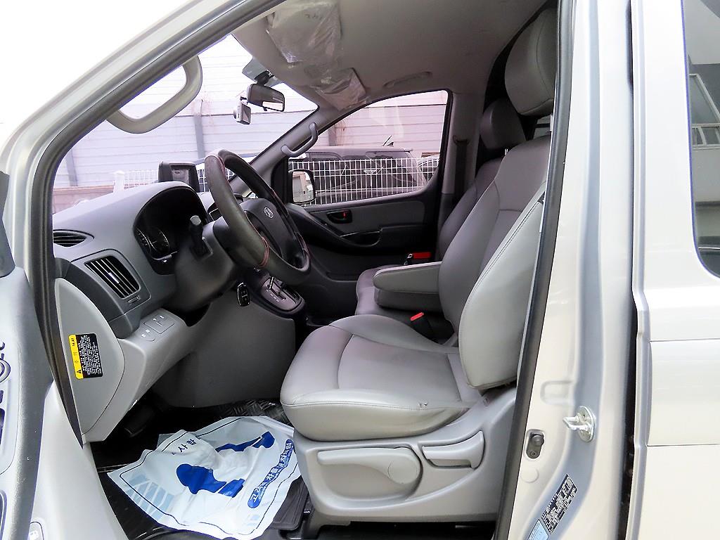 HYUNDAI Starex - Vista 5