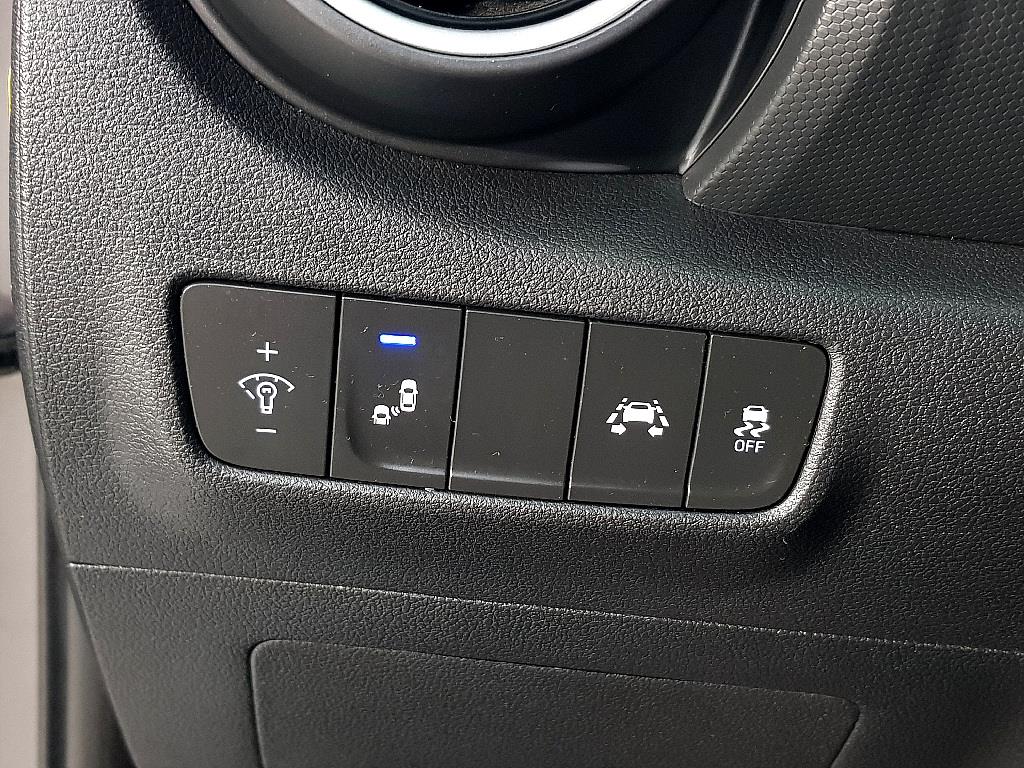 HYUNDAI Kona - Vista 12