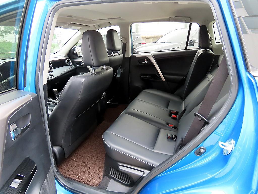 Toyota RAV4 - Vista 6