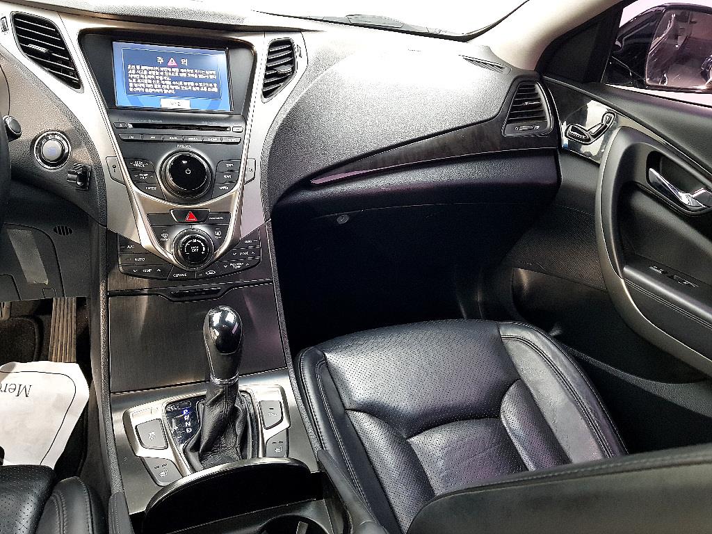 HYUNDAI Grandeur - Vista 10