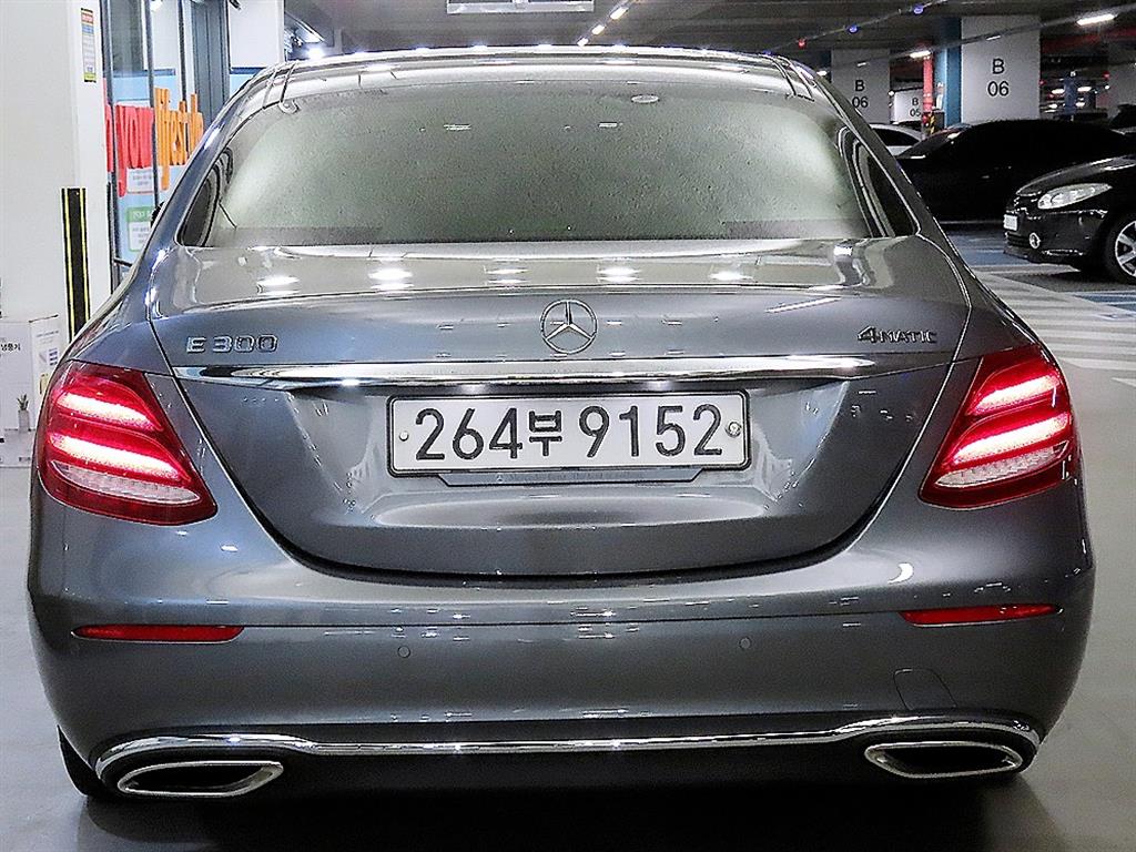Mercedes Benz E class - Vista 5