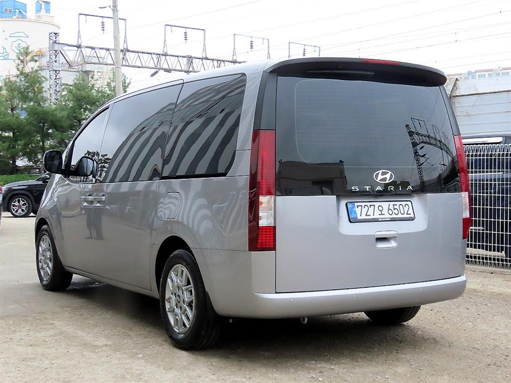 HYUNDAI Staria - Vista 3