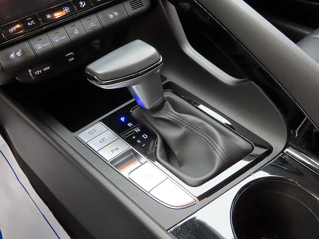 HYUNDAI Avante - Vista 10