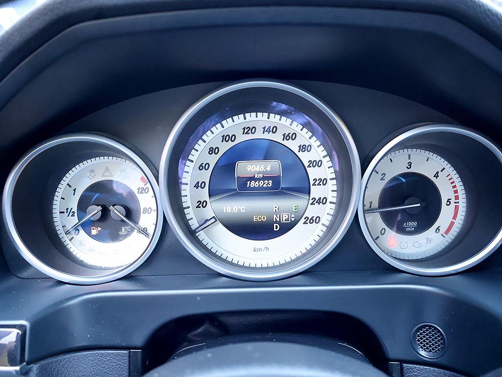 Mercedes Benz E class - Vista 11