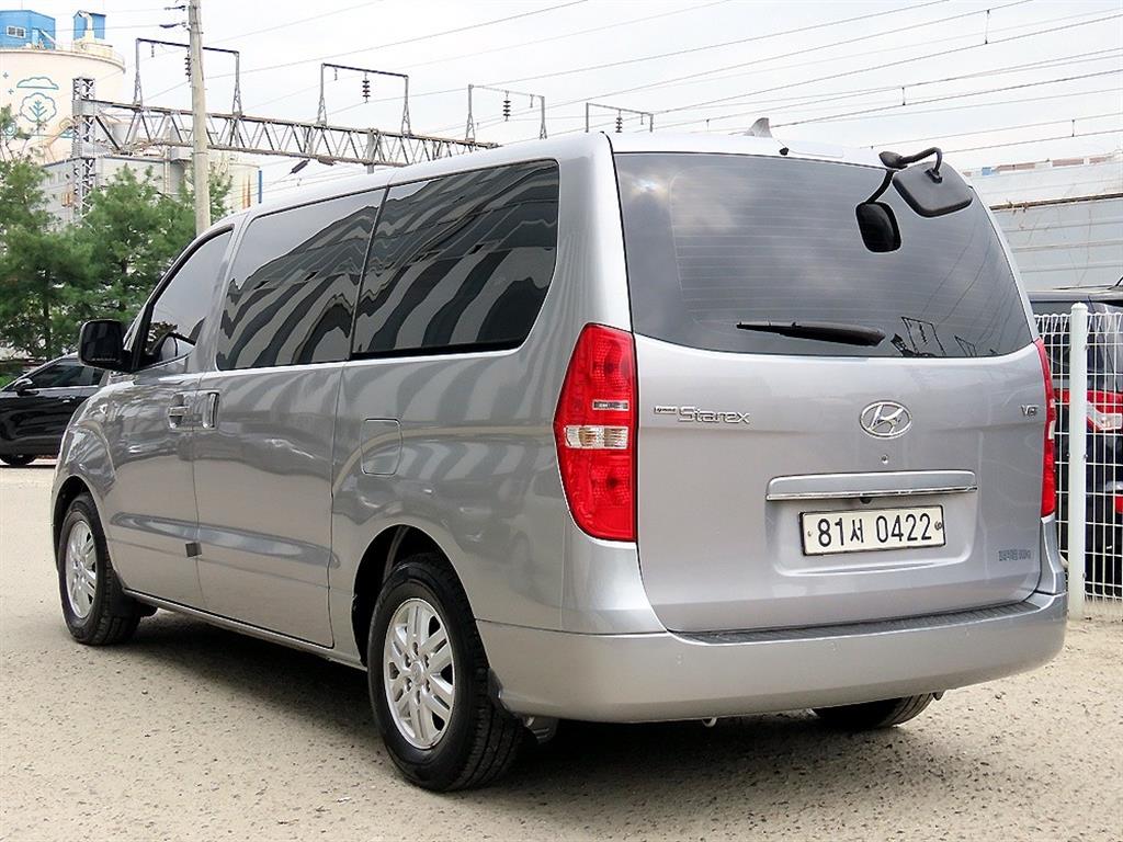HYUNDAI Starex - Vista 3