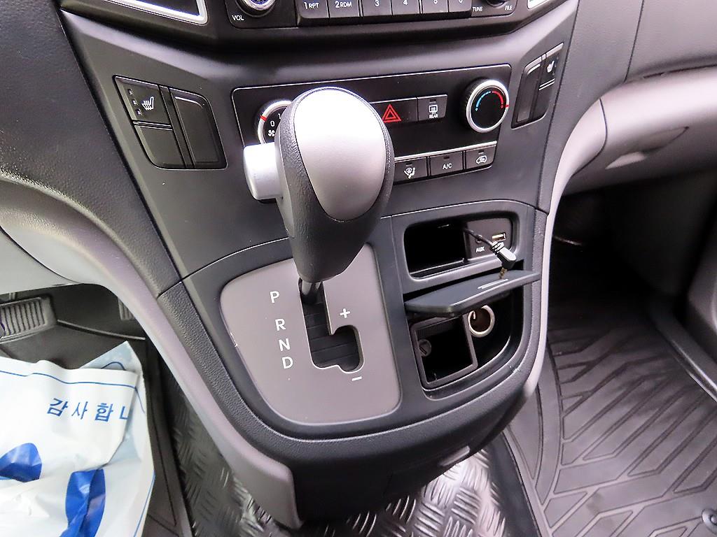 HYUNDAI Starex - Vista 10