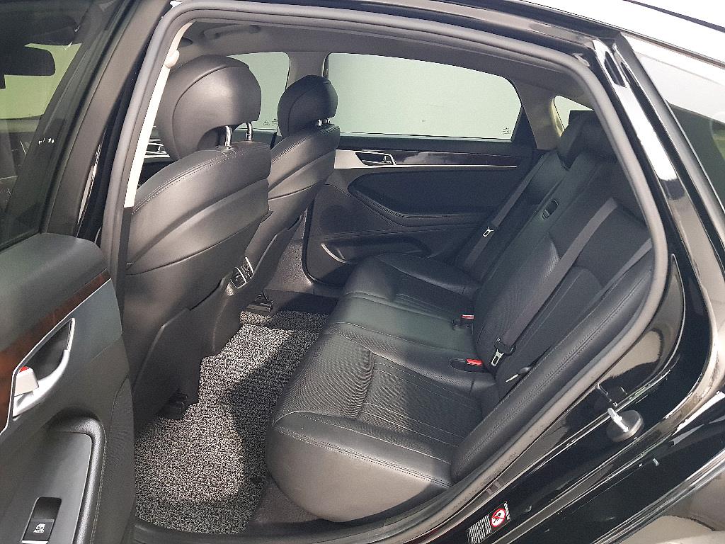 HYUNDAI Genesis - Vista 9
