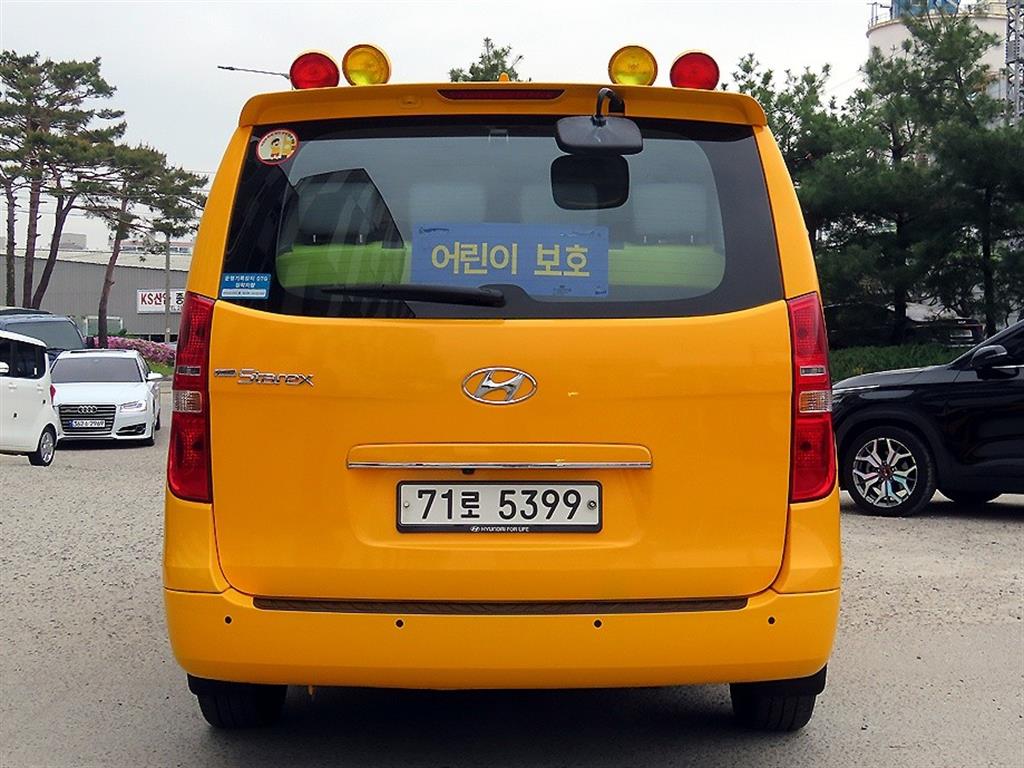HYUNDAI Starex - Vista 4