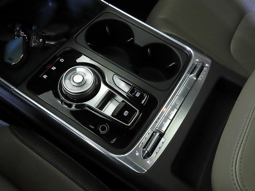 KIA Carnival - Vista 12