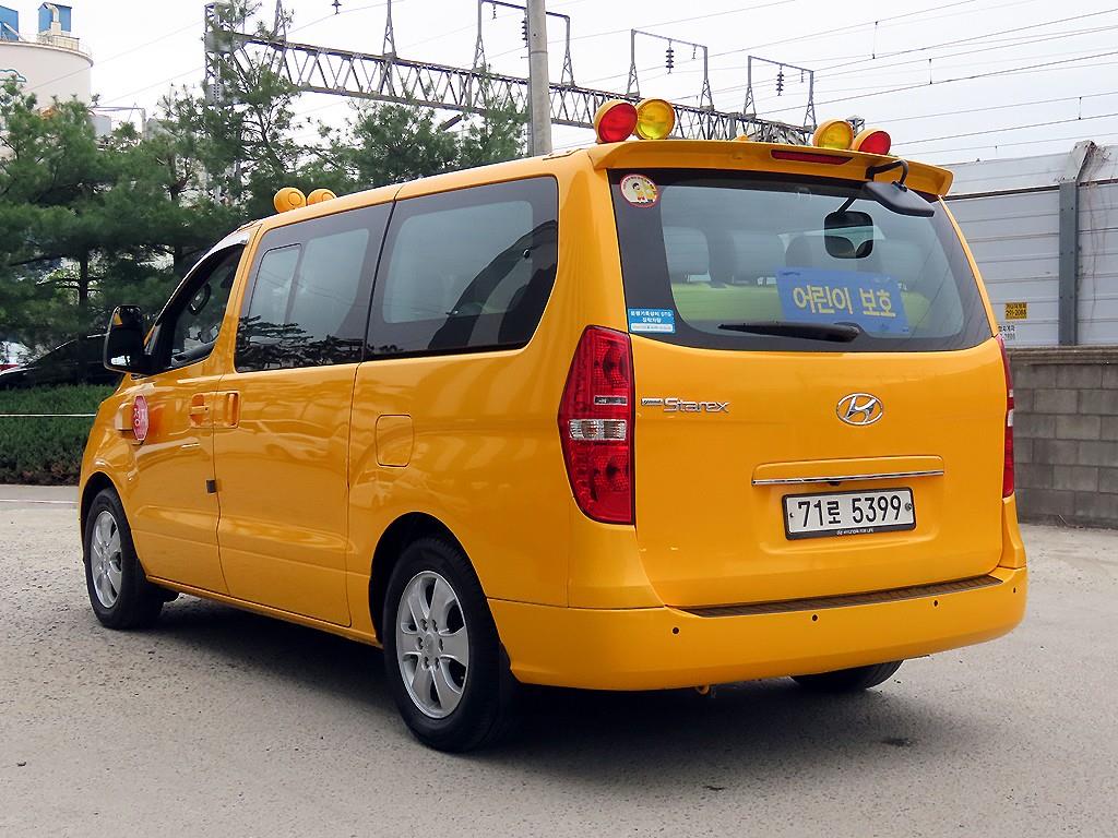 HYUNDAI Starex - Vista 3
