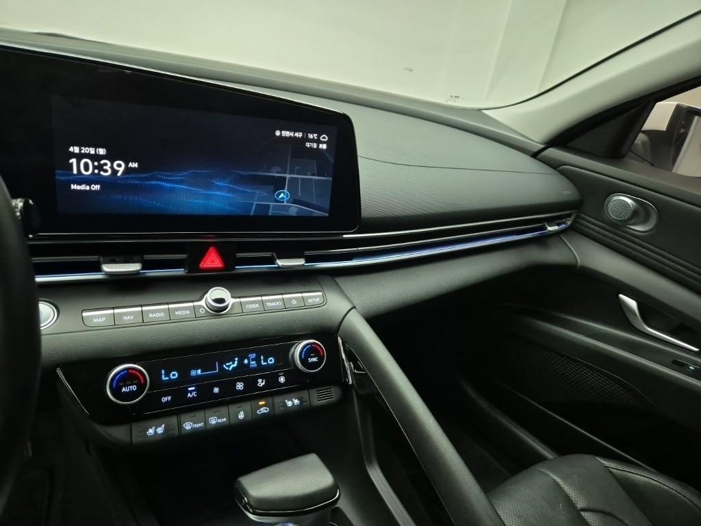 HYUNDAI Avante - Vista 9