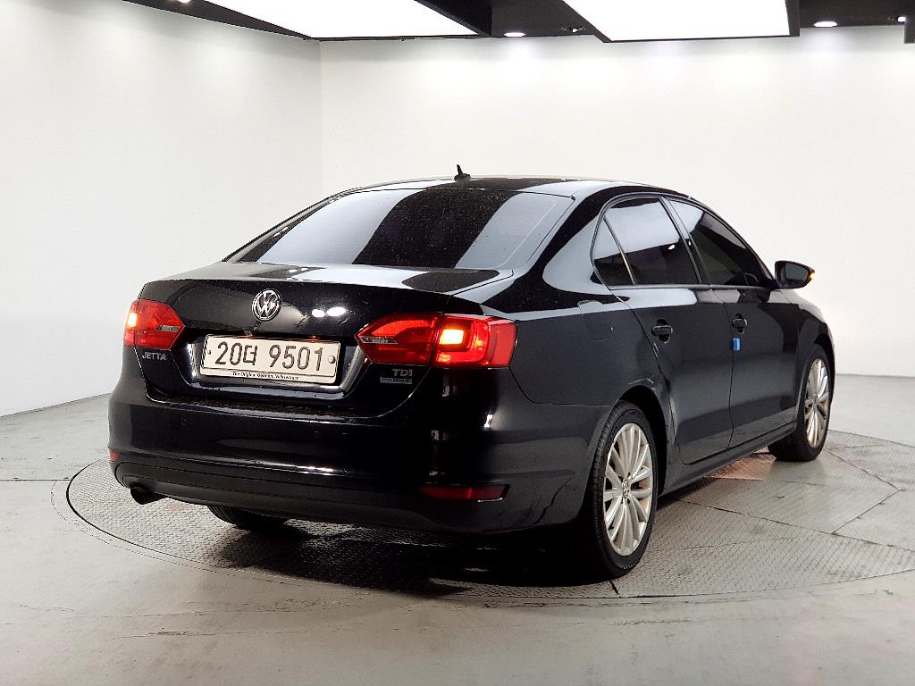Volkswagen Jetta - Vista 4