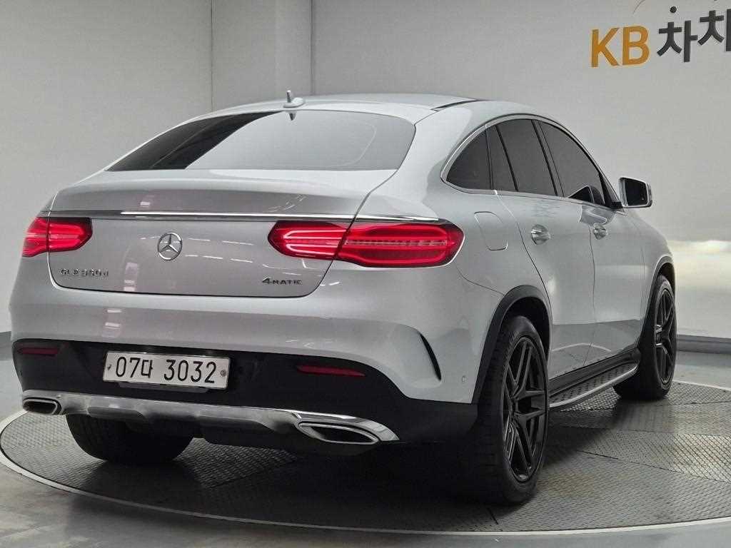Mercedes Benz GLE Class - Vista 3