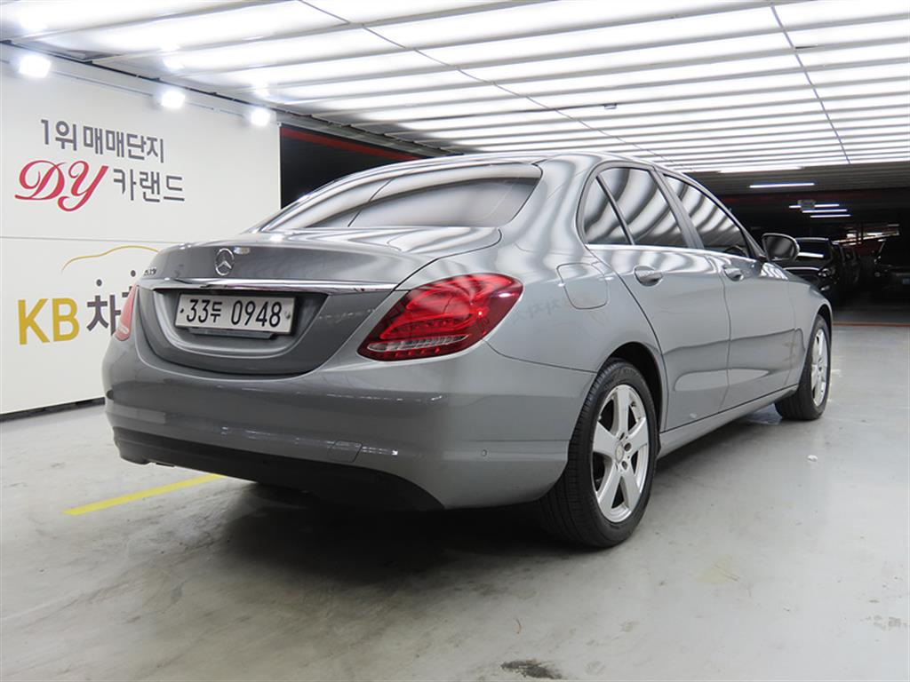 Mercedes Benz C Class - Vista 4