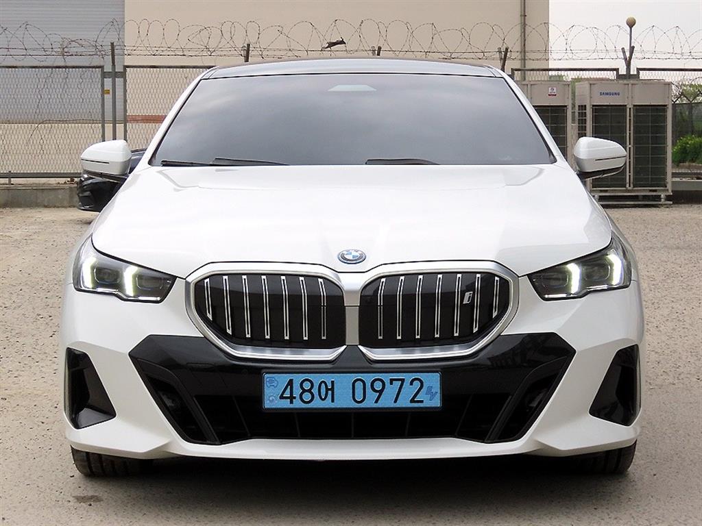BMW i5 2024 Blanco - Importación desde Corea - HF Imports Iquique - Foto 1