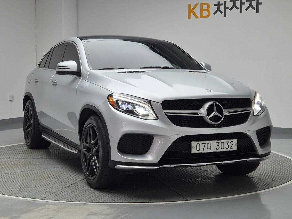 Mercedes Benz GLE Class - Vista 4