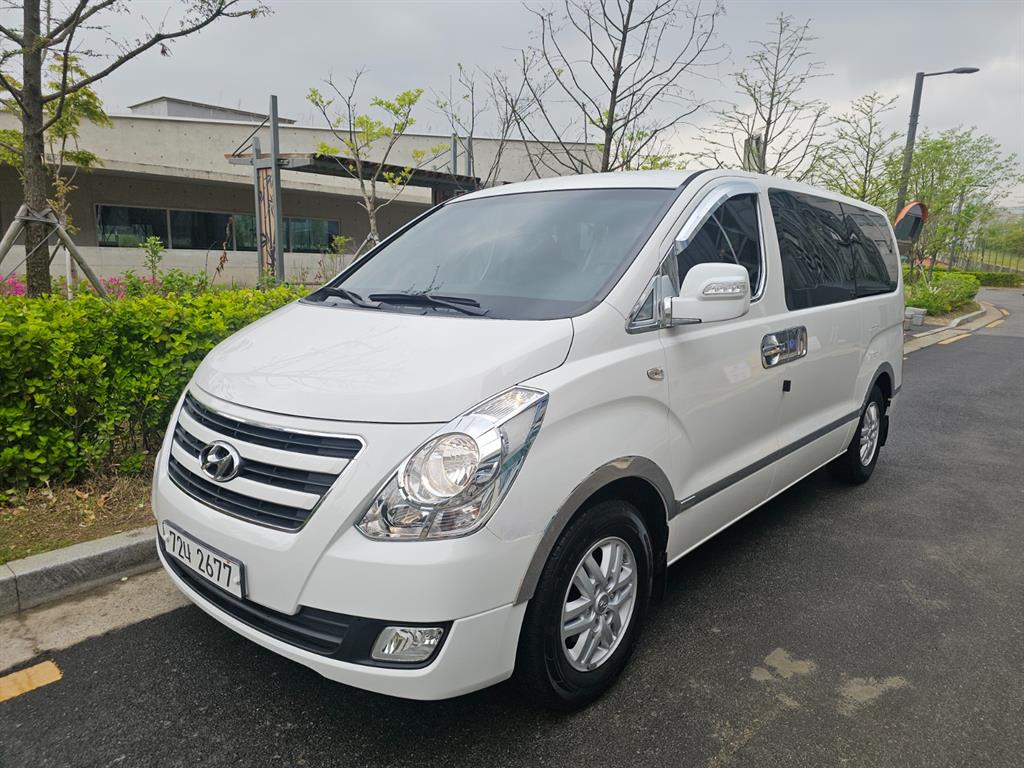 HYUNDAI Starex 2017 Blanco - Importación desde Corea - HF Imports Iquique - Foto 1
