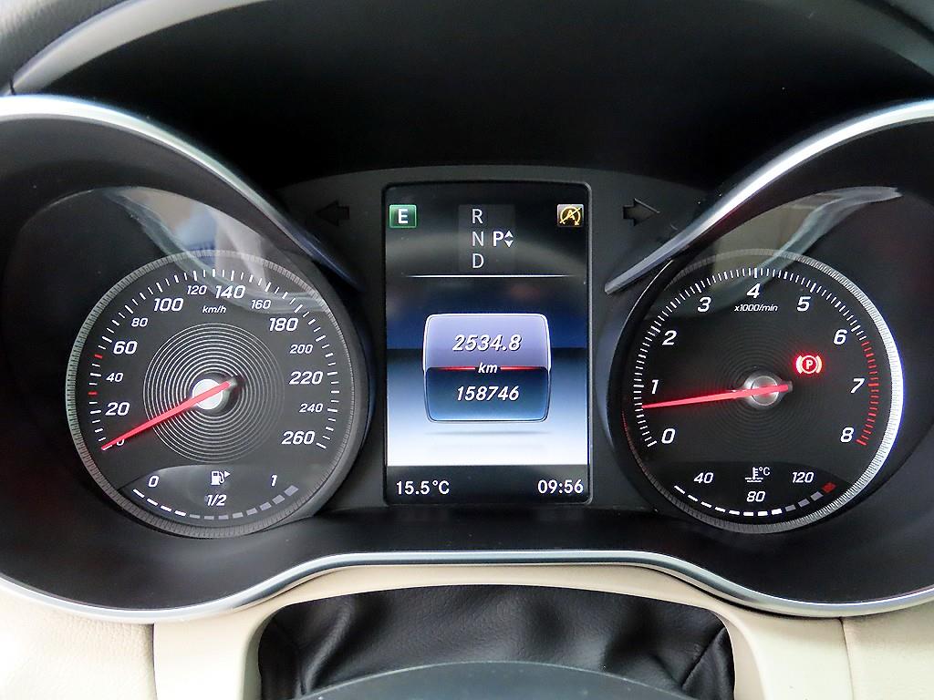 Mercedes Benz C Class - Vista 9