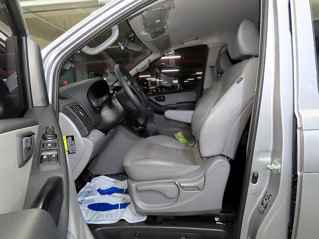 HYUNDAI Starex - Vista 6