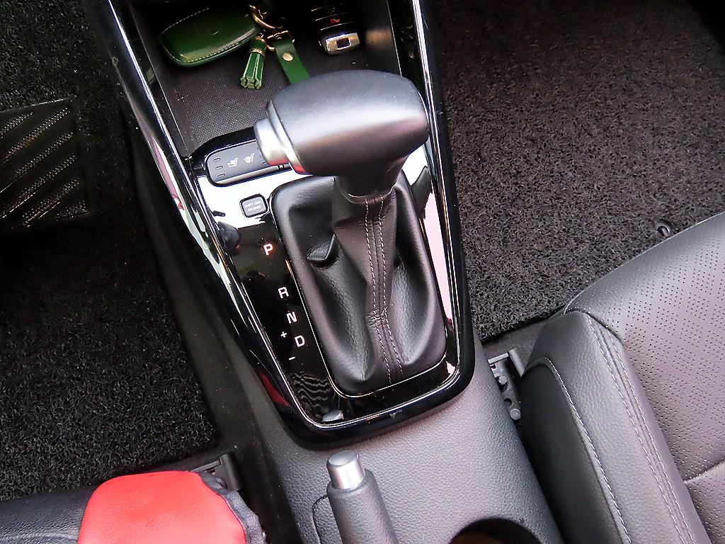 KIA Stonic - Vista 10