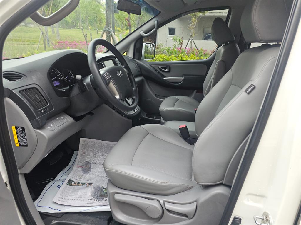HYUNDAI Starex - Vista 9