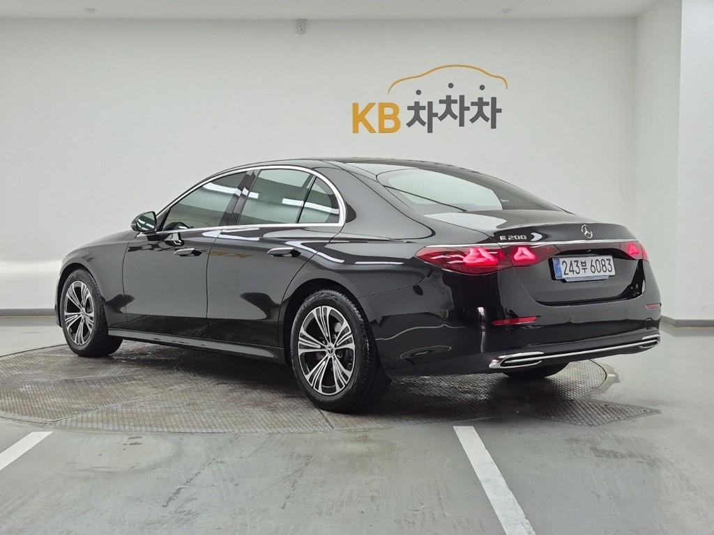 Mercedes Benz E class - Vista 3