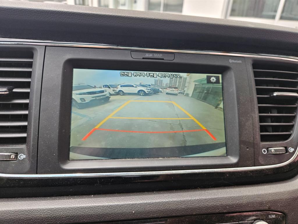 KIA Carnival - Vista 11