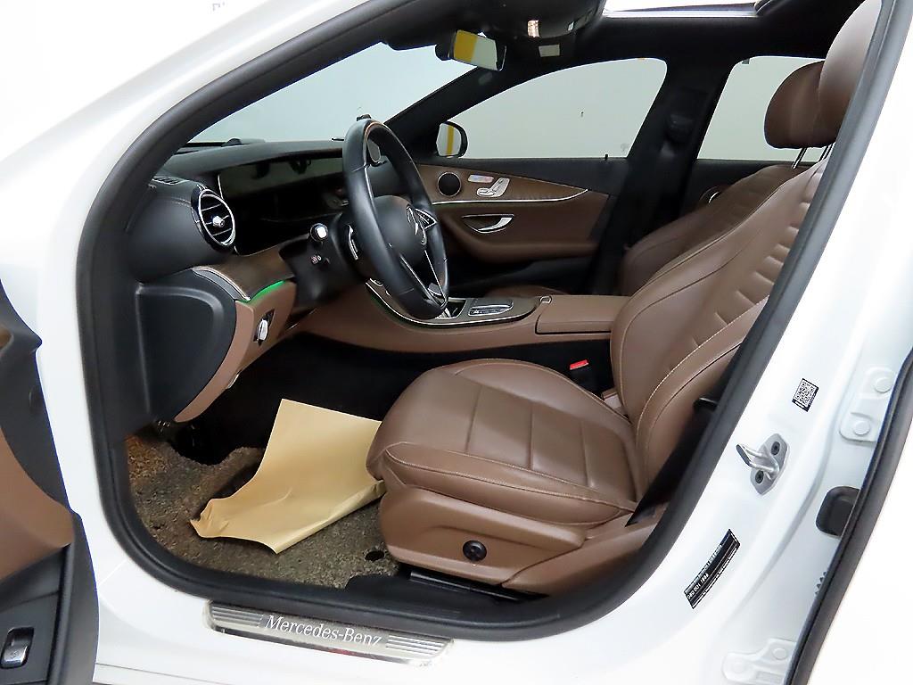 Mercedes Benz E class - Vista 5