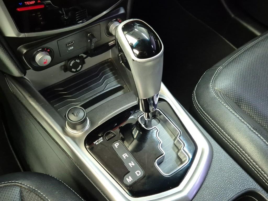 Ssangyong Tivoli - Vista 8